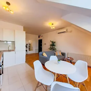 Apartment Dd, Bucharest