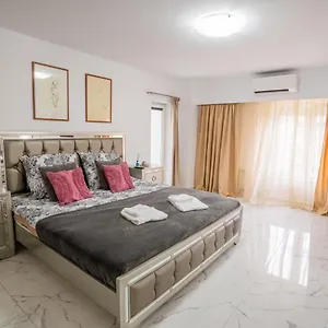 Apartment Quiet Marble With Free Parking Spot Old Town, Bucharest