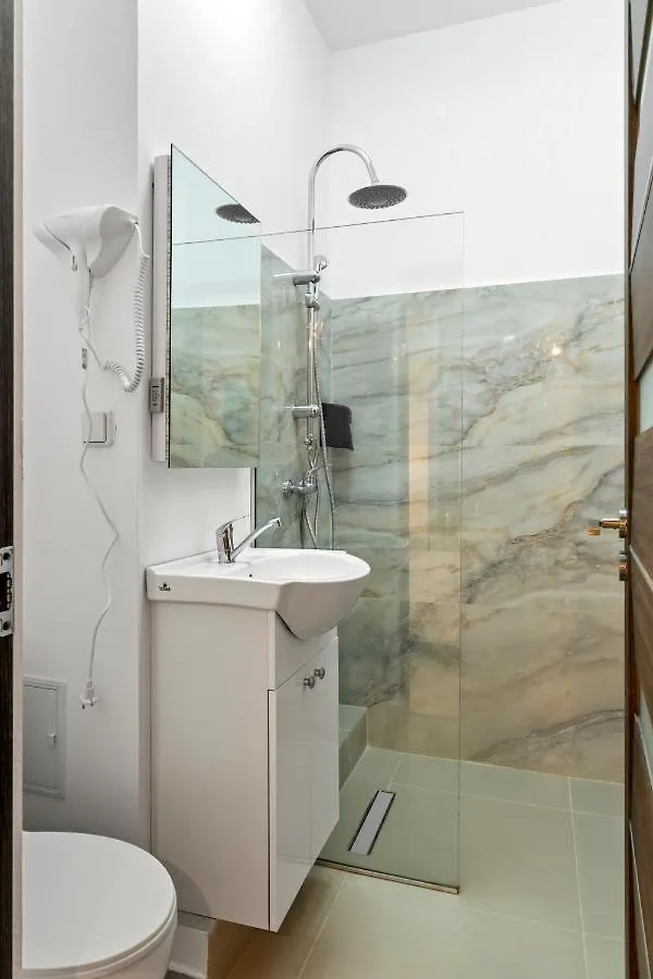 Selari Chambre Bucureşti 0*,  România