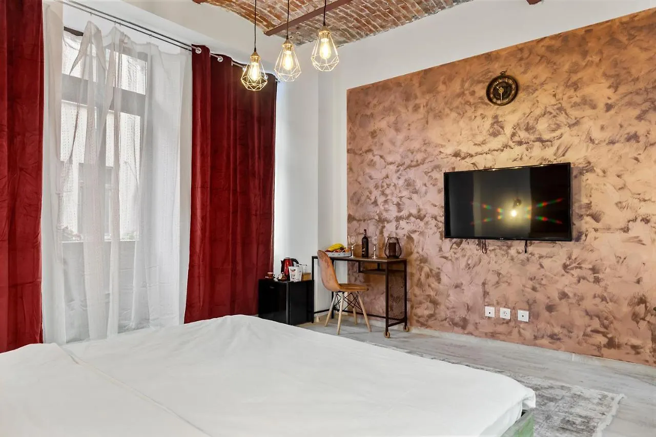 Selari Chambre Bucureşti 0*,  România